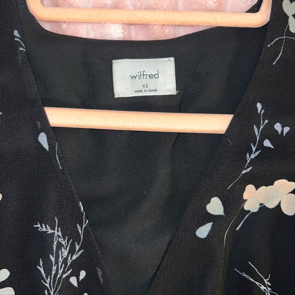 Wilfred Black Floral Blouse in Size XS - Picture 2 of 4